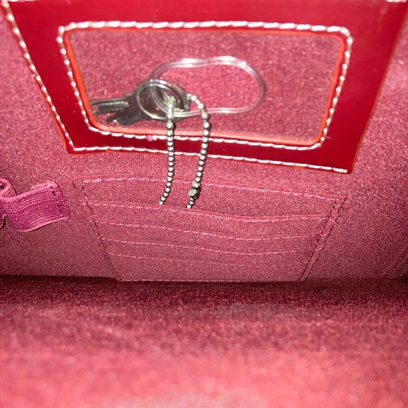 Wilson’s Leather Briefcase Burgundy Color comes with a key. - Picture 7 of 14